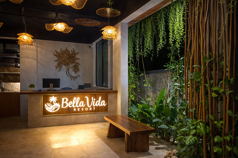 Bella Vida Restaurant Uluwatu – entrance & atmosphere