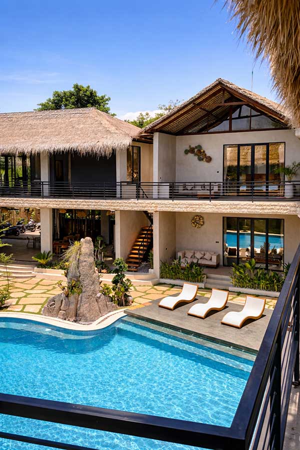 Zwembad bij luxe resort in Uluwatu Bali