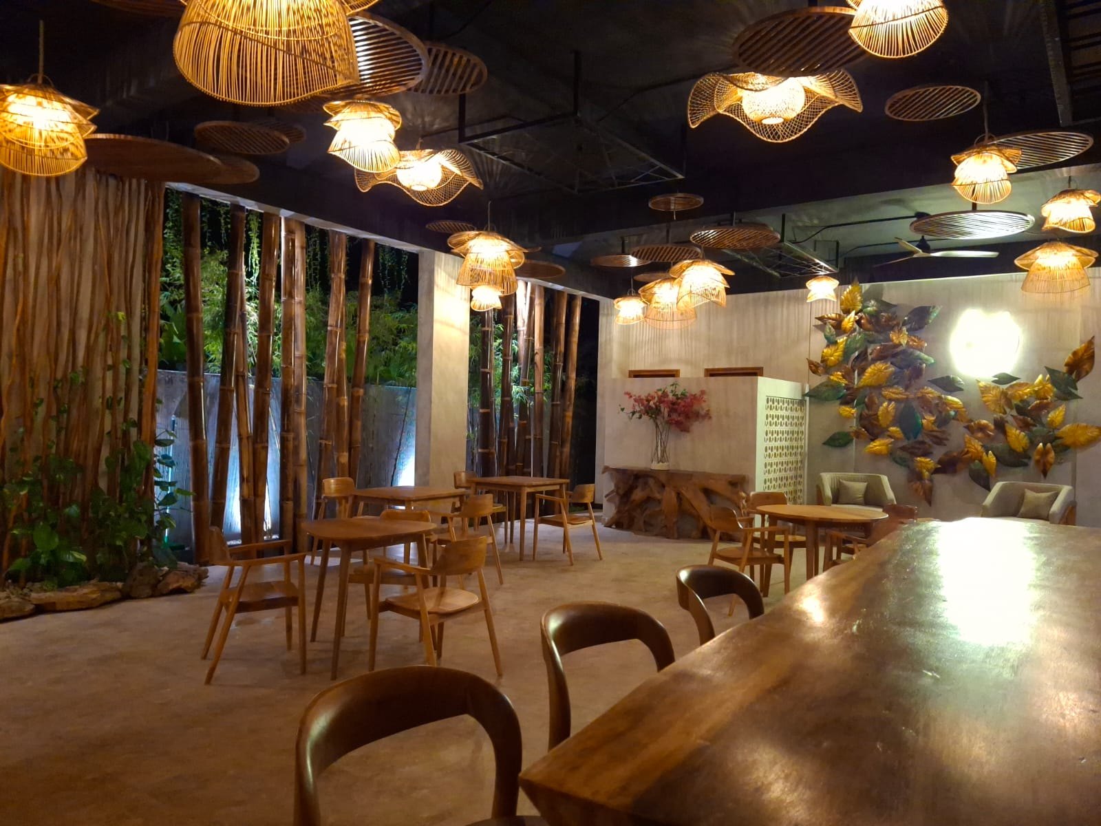 Restaurant evening with bamboo and warm lighting at Bella Vida Resort Uluwatu