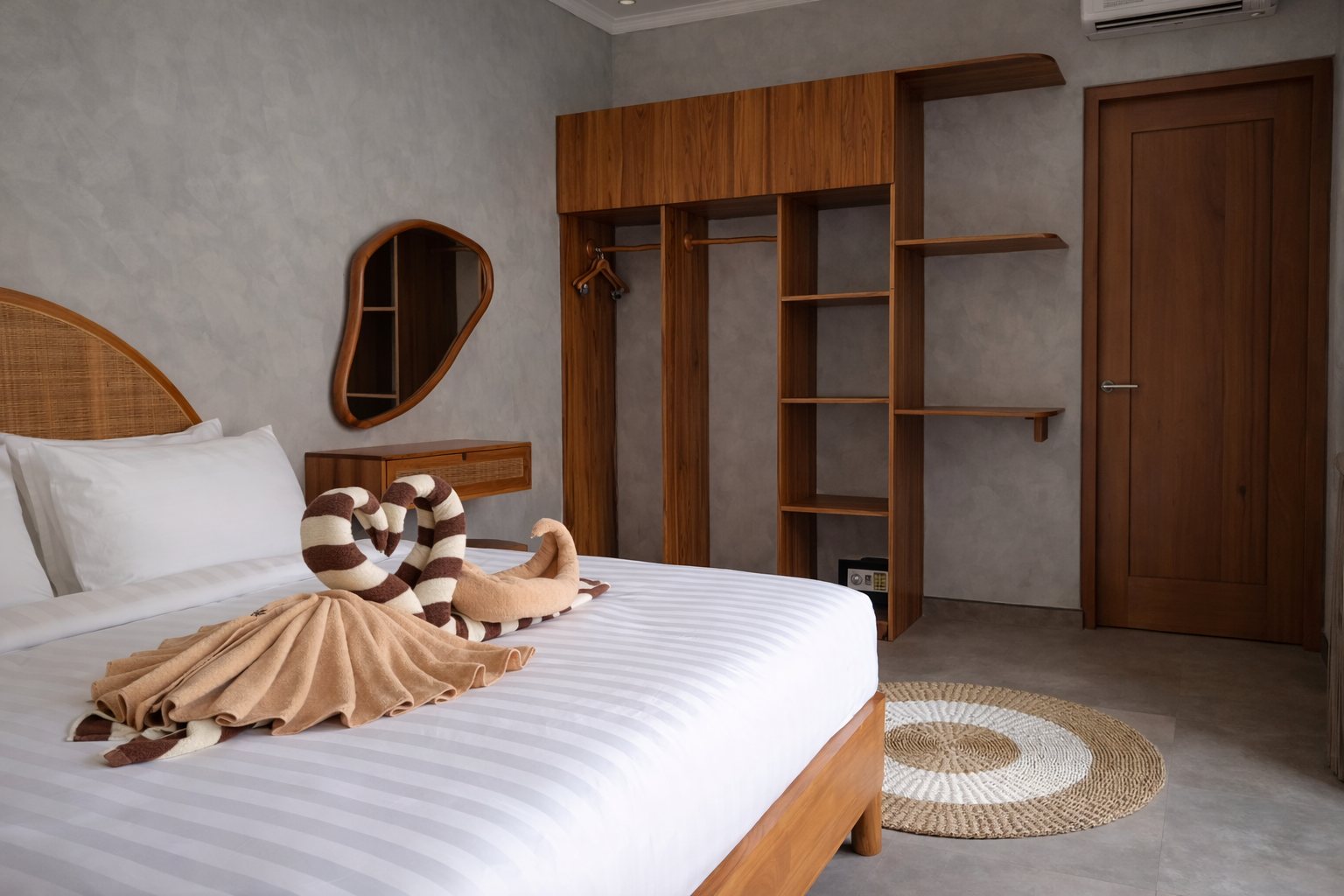 Comfort & calm - Deluxe Room at Bella Vida Resort